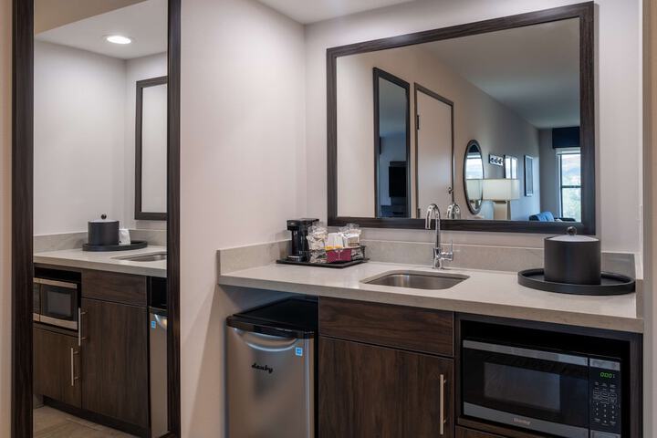 Hampton Inn & Suites Agoura Hills