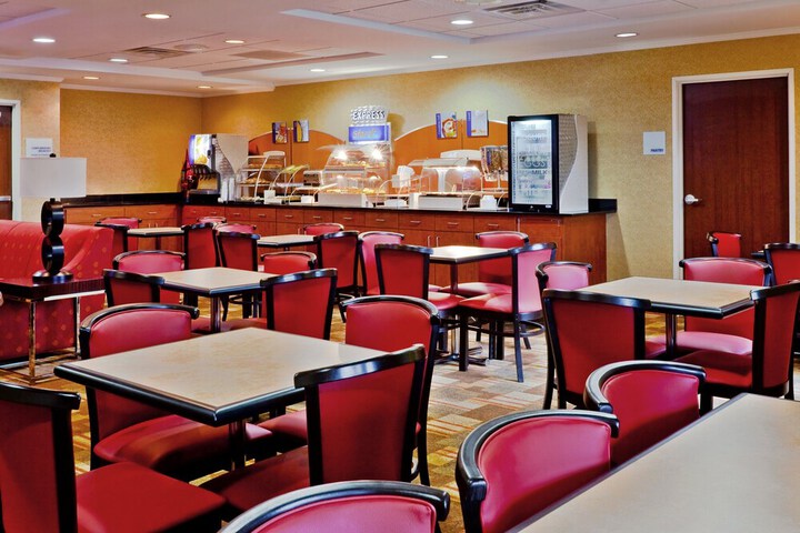 Holiday Inn Express Hotel & Suites Memphis / Germantown by IHG