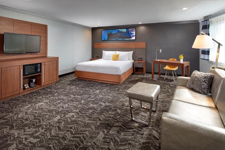 Room 5 of 10