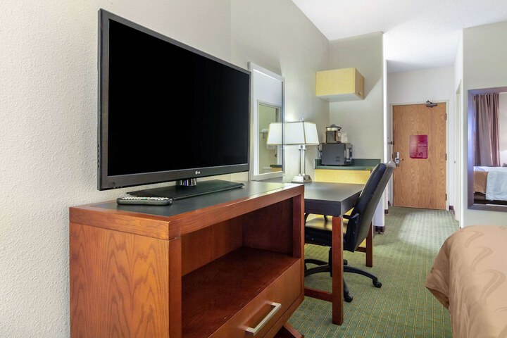 Room 25 of 33
