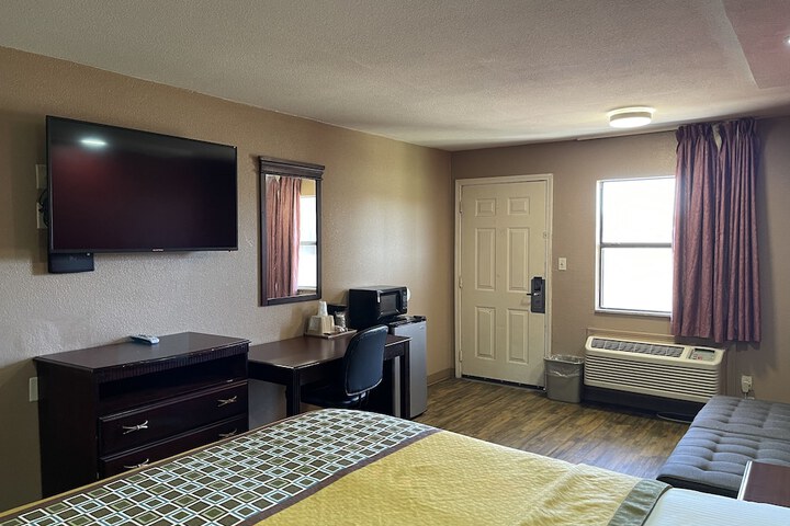 Room 28 of 32
