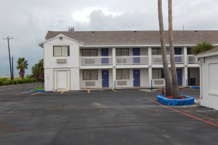 Motel 6 Portland TX