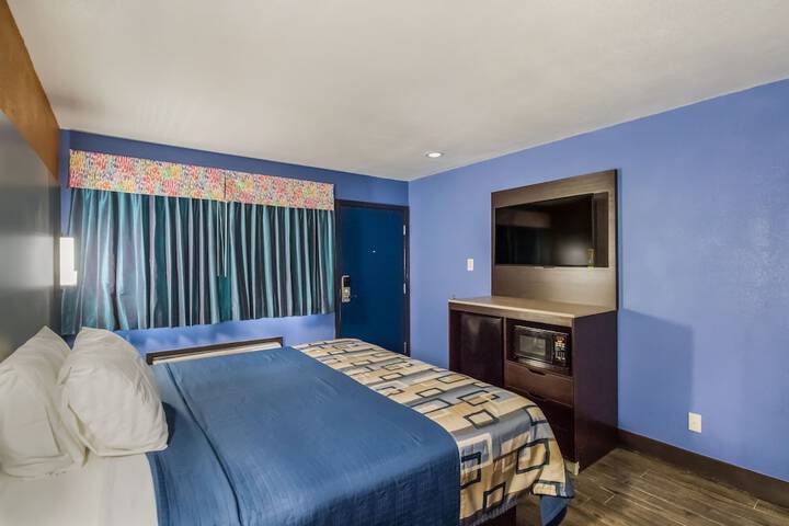 Room 10 of 18