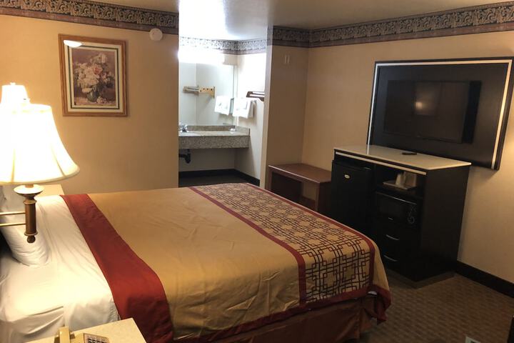 Room 17 of 32