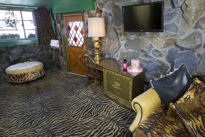 Room 300 of 461