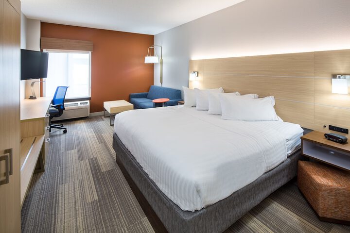 Room 15 of 37