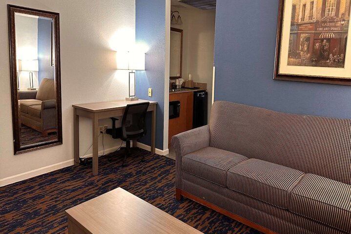 Room 28 of 35