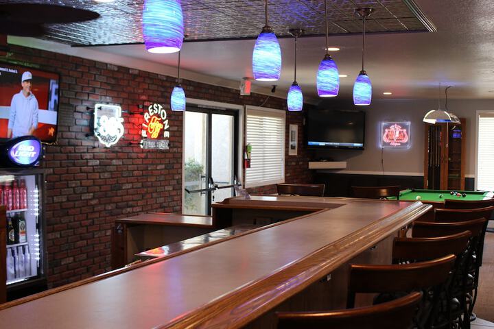 Ocairns Inn & Suites