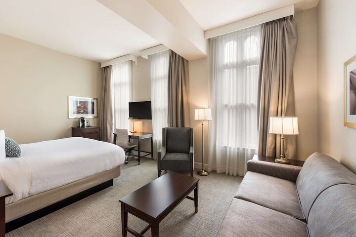 Room 28 of 34