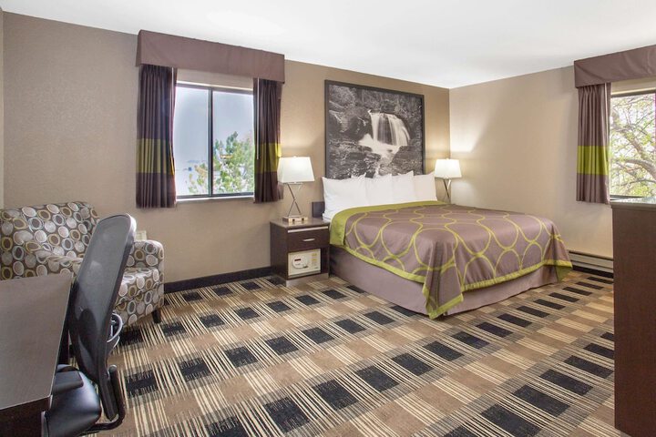 Room 12 of 28