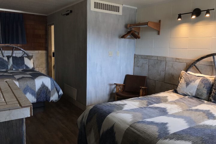 Room 27 of 38