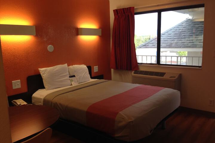 Room 52 of 57