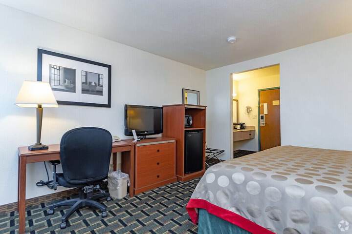Room 16 of 33