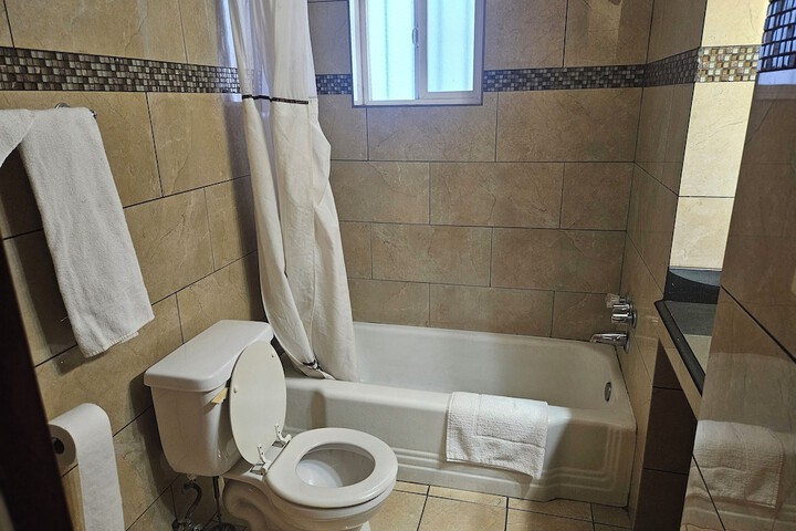 Room 10 of 30