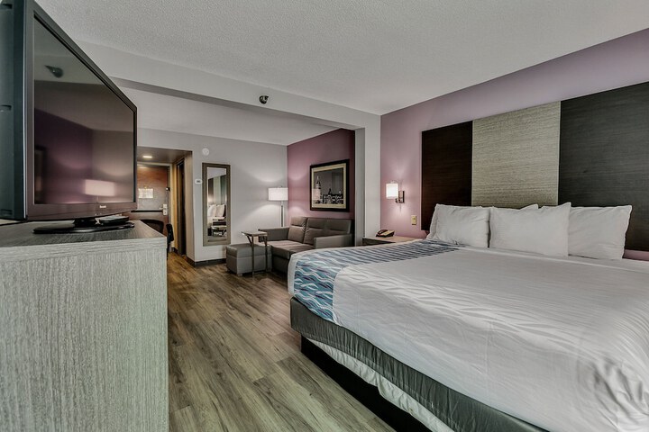 Room 8 of 34