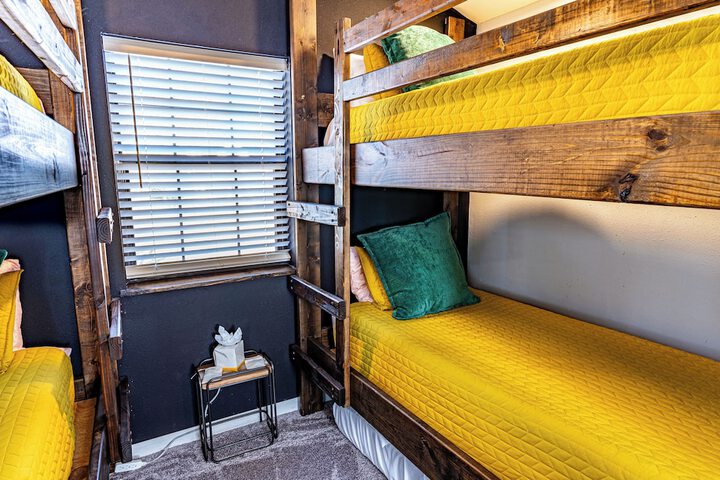 Room 25 of 118