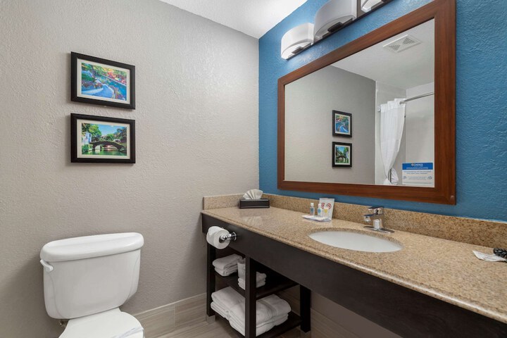 Room 44 of 59