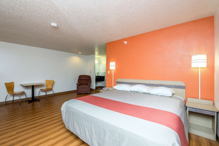 Room 27 of 42