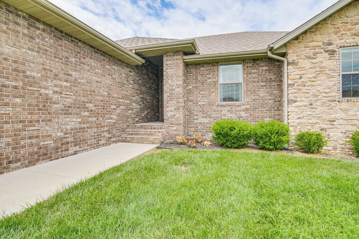 Pool Access Grill & Gazebo: Ozark Getaway!