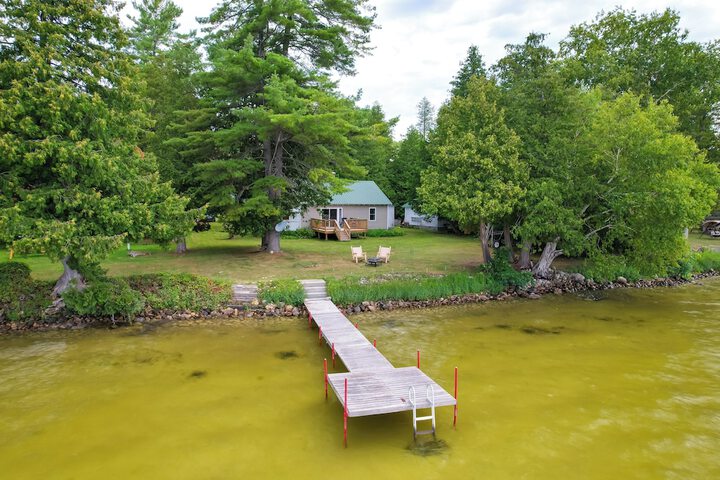 Lakefront Michigan Abode w / Deck & Fire Pit!