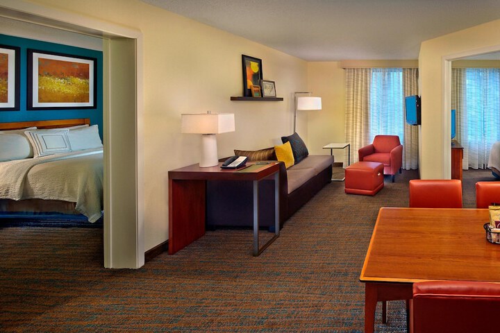 Room 27 of 39