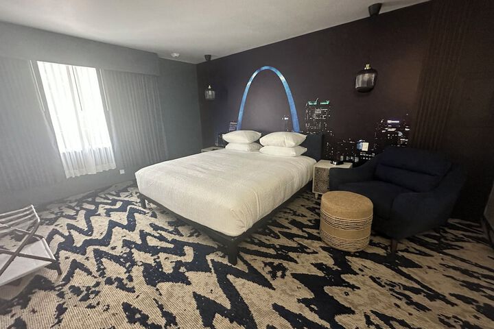 Lighthouse Inn & Suites