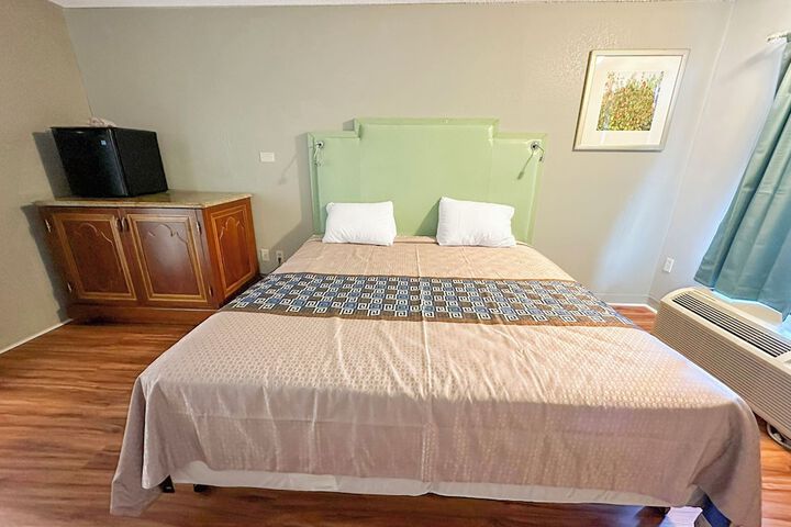 Room 35 of 67