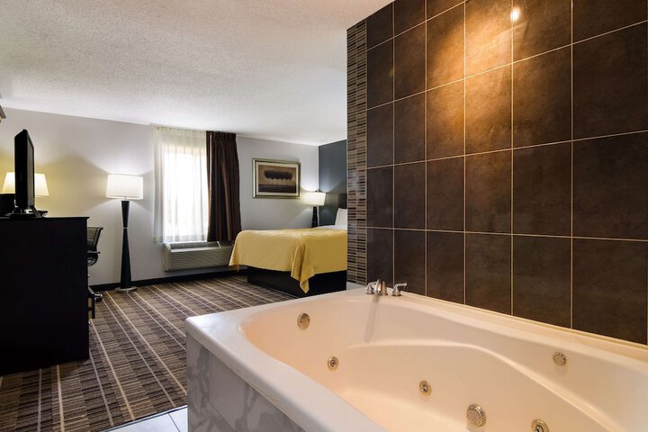 Quality Inn Aurora - Naperville Area