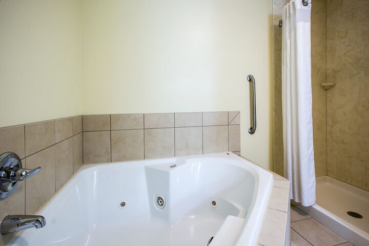 Holiday Inn Express & Suites Vandalia by IHG