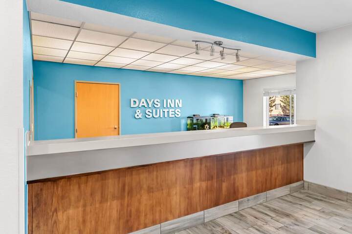 Days Inn & Suites by Wyndham Castle Rock