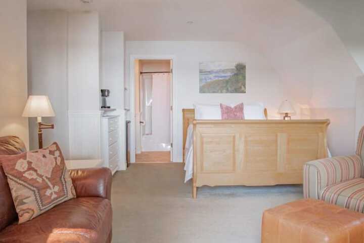 Room 157 of 373