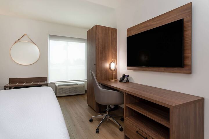 Room 34 of 59