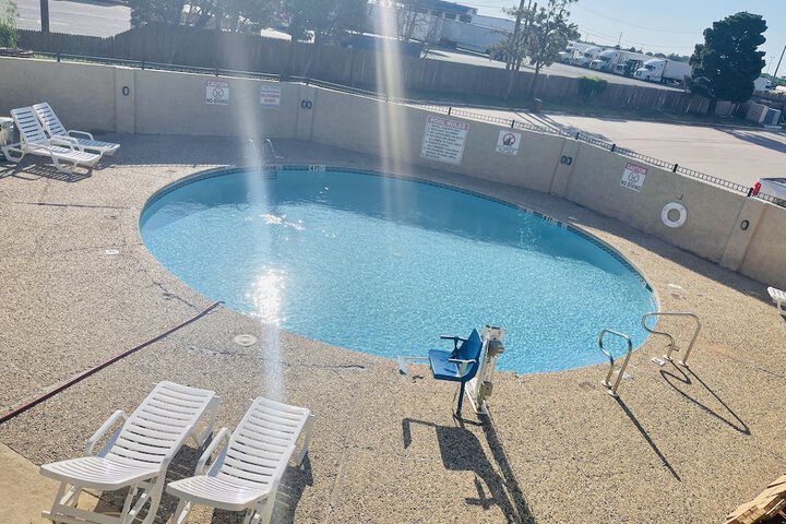 Pool 11 of 40