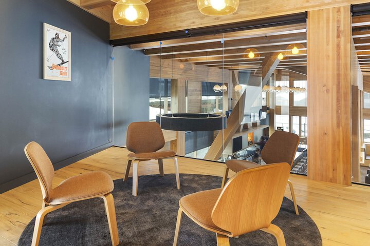 Business Center 28 of 34