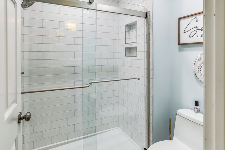 salt & Light Oceanfront Condo w / Pool & Elevator