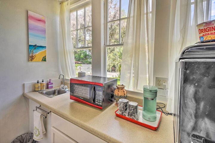 Historic Crescent City Studio - Lakefront w / Dock!