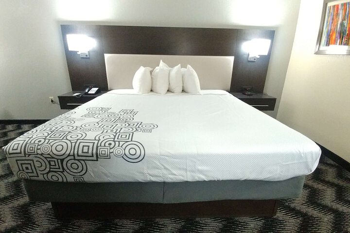 Room 5 of 32