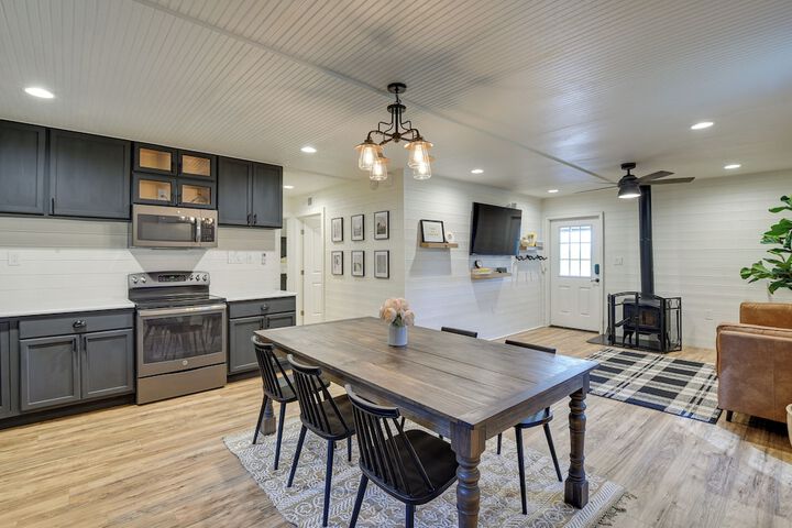 Dog-friendly Home w / Yard & Fire Pit in Midlothian