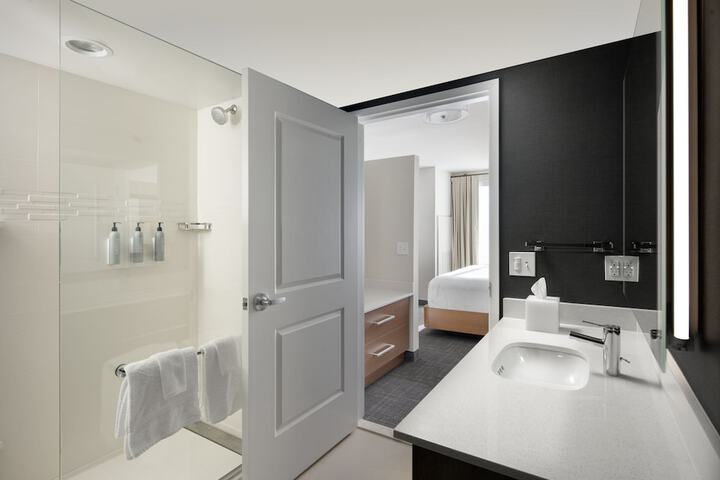 Room 27 of 51