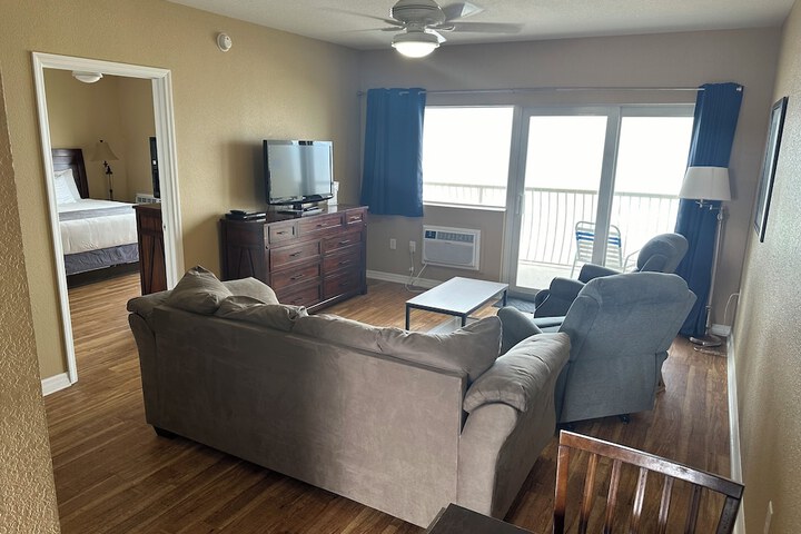 Shoreline Island Resort - Exclusively Adult
