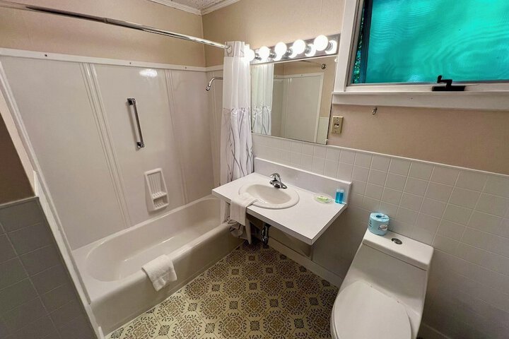 Room 27 of 47