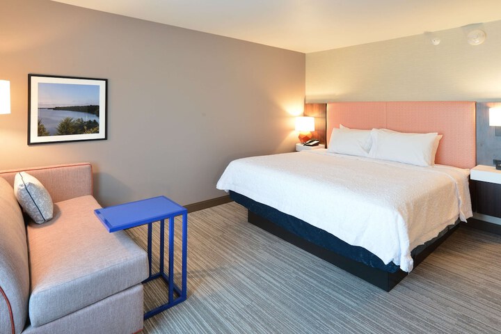 Hampton Inn & Suites Menomonie-UW Stout