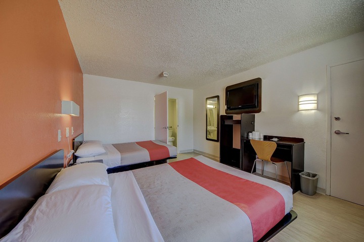 Room 14 of 37