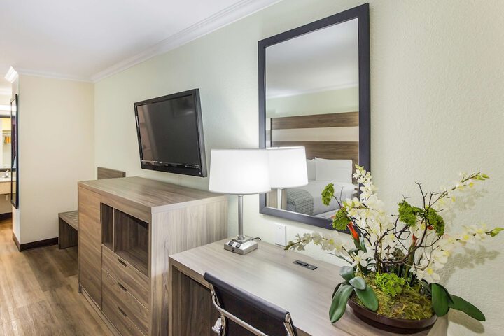 Room 15 of 33