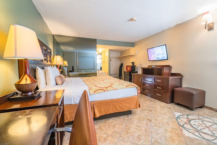 Room 11 of 28