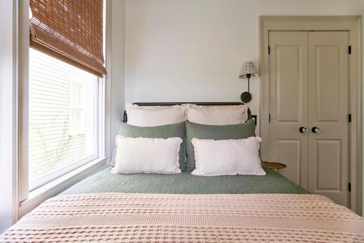 111 Waldburg street Beautifully Renovated Historic 5 bedroom 5 bath