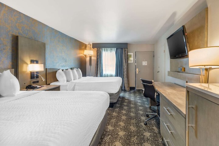Room 42 of 80