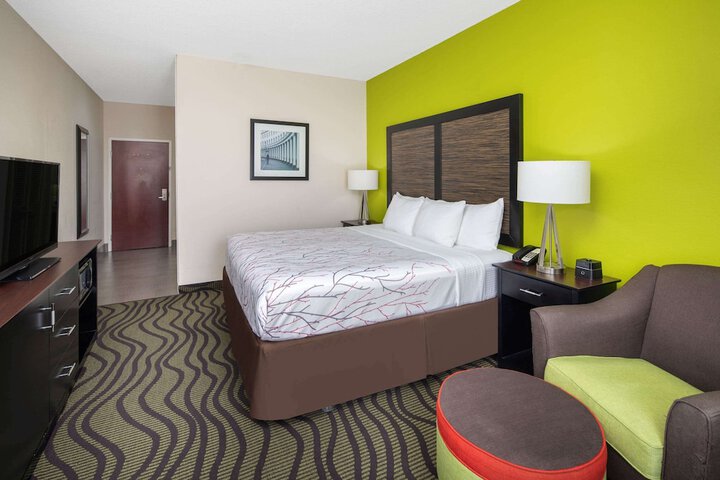 Room 18 of 30