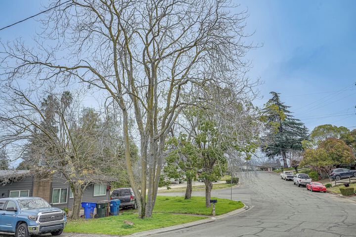 Pacheco / martinez Studio: 22 Mi to Dtwn Oakland!