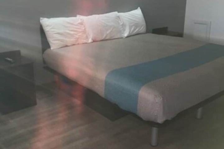 Room 7 of 18